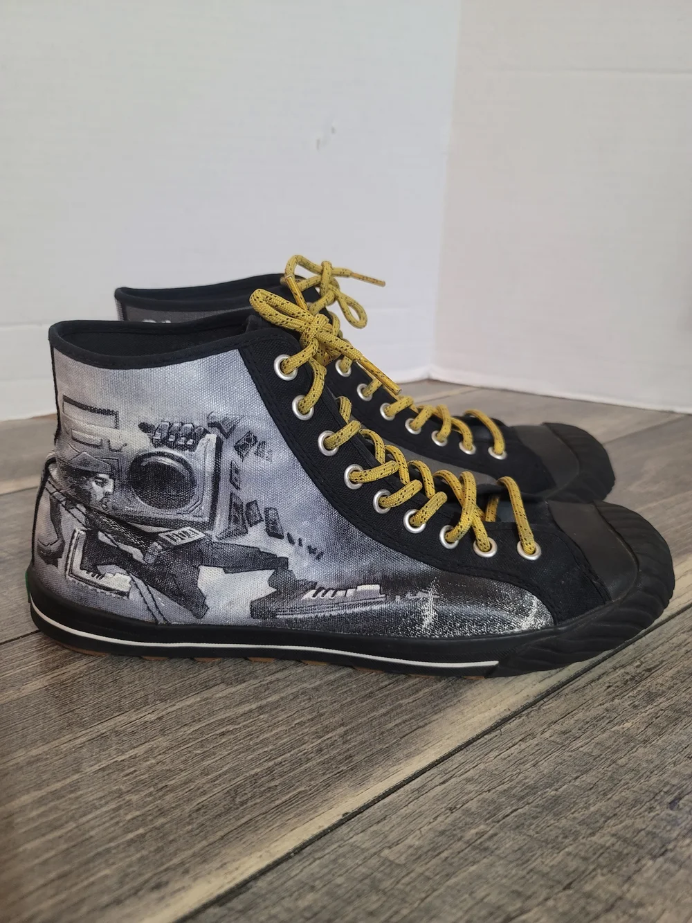 P.F. Flyers Limited Edition BOOMBOX Hip Hop Sneakers Artwork Justin Bua Men 9.5